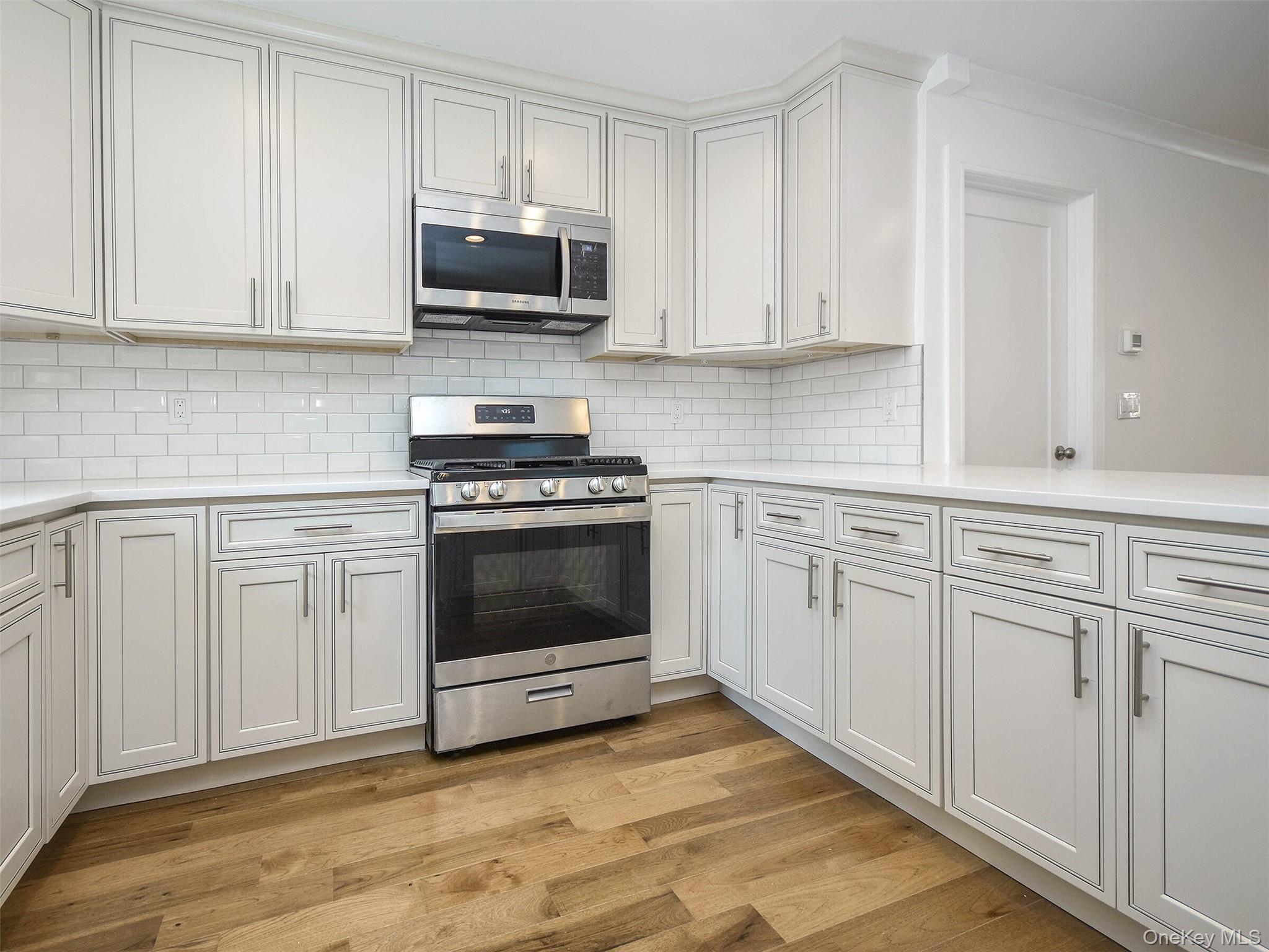 59 A Hickory Road Port Washington, NY 11050 - Photo 7 of 20