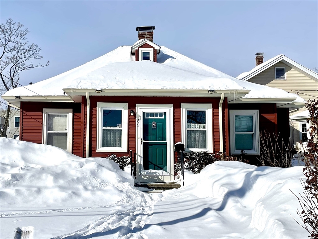 a view of a house with sink yard and furniture