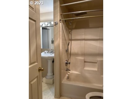 13440 Knaus Road Lake Oswego, OR 97034 - Photo 9 of 18 Attached Bathroom #3