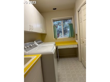 13440 Knaus Road Lake Oswego, OR 97034 - Photo 10 of 18 Laundry