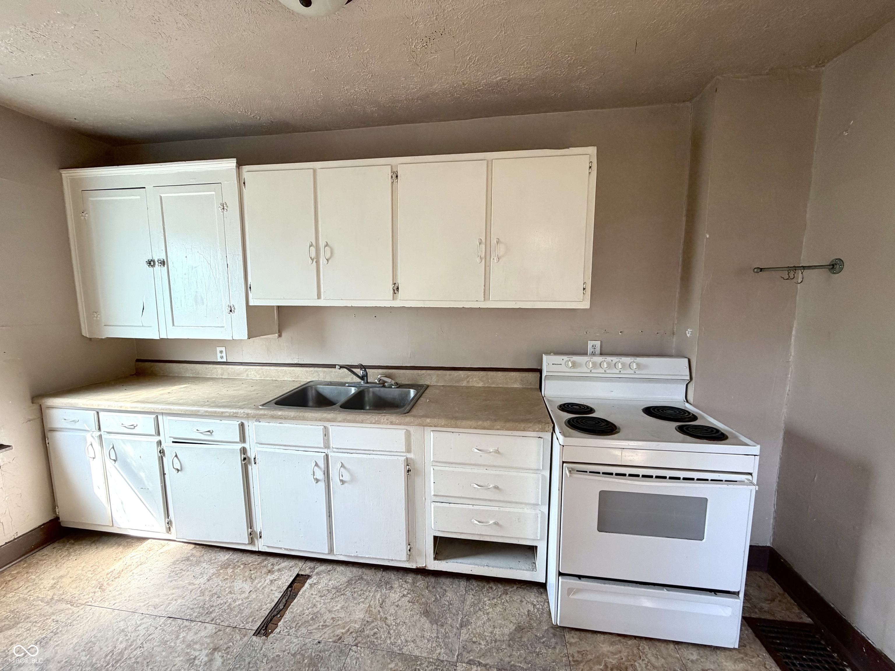 1121 East 30th Street Anderson, IN 46016 - Photo 17 of 20