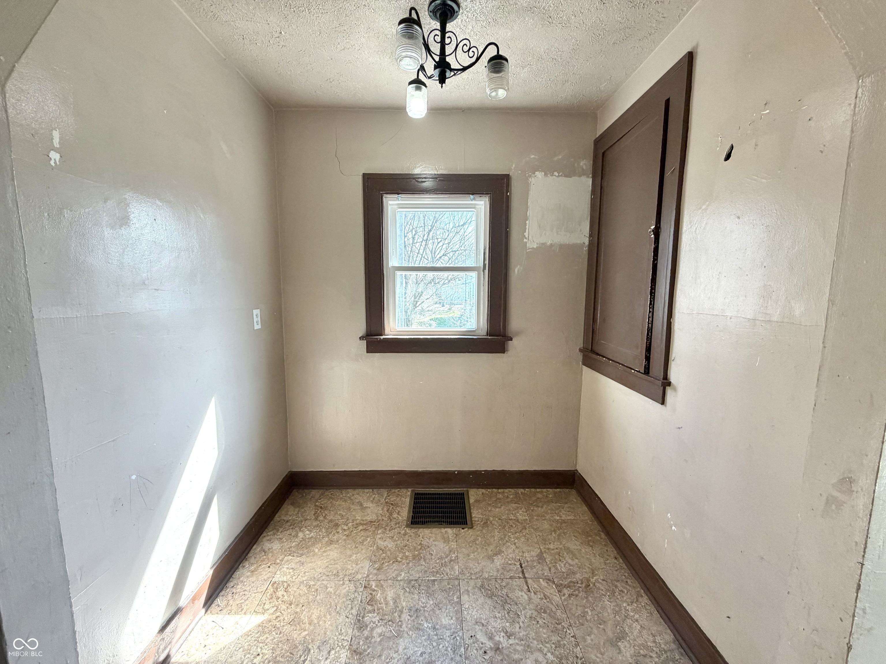 1121 East 30th Street Anderson, IN 46016 - Photo 18 of 20