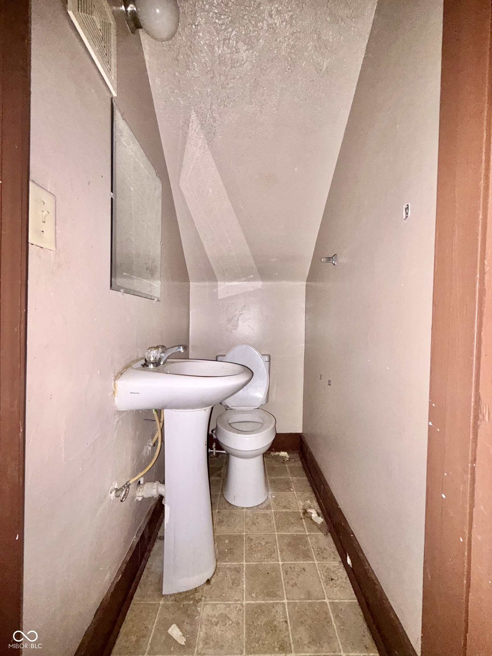 1121 East 30th Street Anderson, IN 46016 - Photo 9 of 20