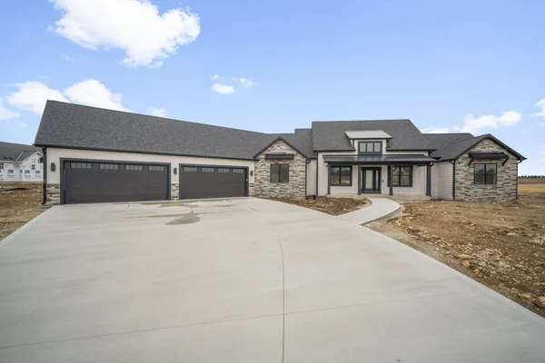 $869,900 | 821 Tyler Way, Richfield, WI 53017
