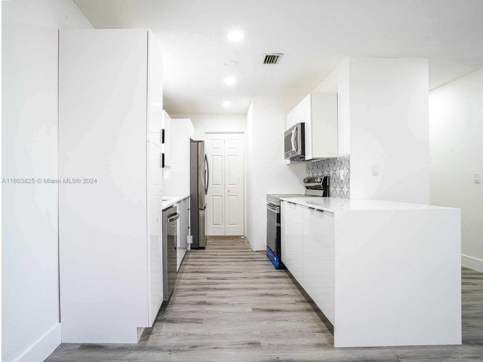 1658 West 10th Street Riviera Beach, FL 33404 - Photo 26 of 32 Gallery Image 26