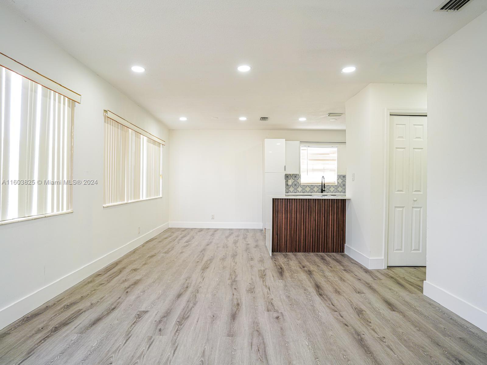 1658 West 10th Street Riviera Beach, FL 33404 - Photo 8 of 32 Gallery Image 8