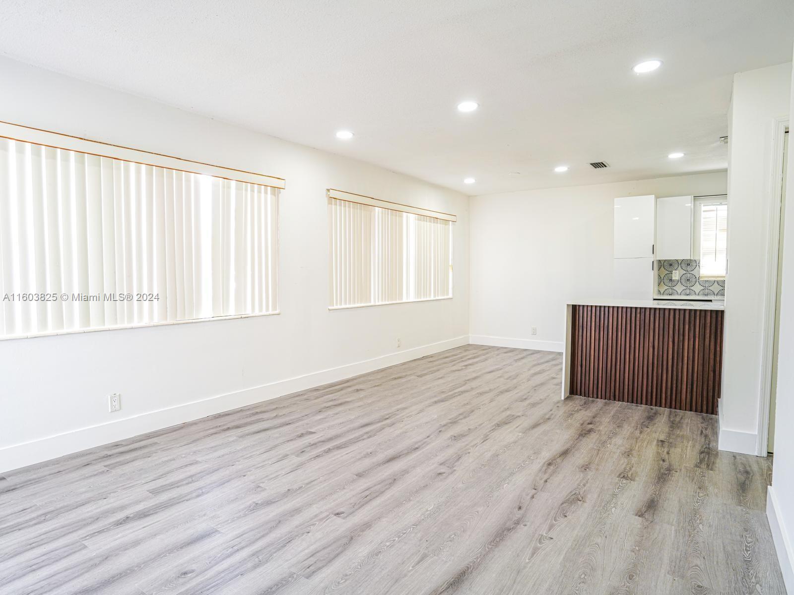 1658 West 10th Street Riviera Beach, FL 33404 - Photo 9 of 32 Gallery Image 9