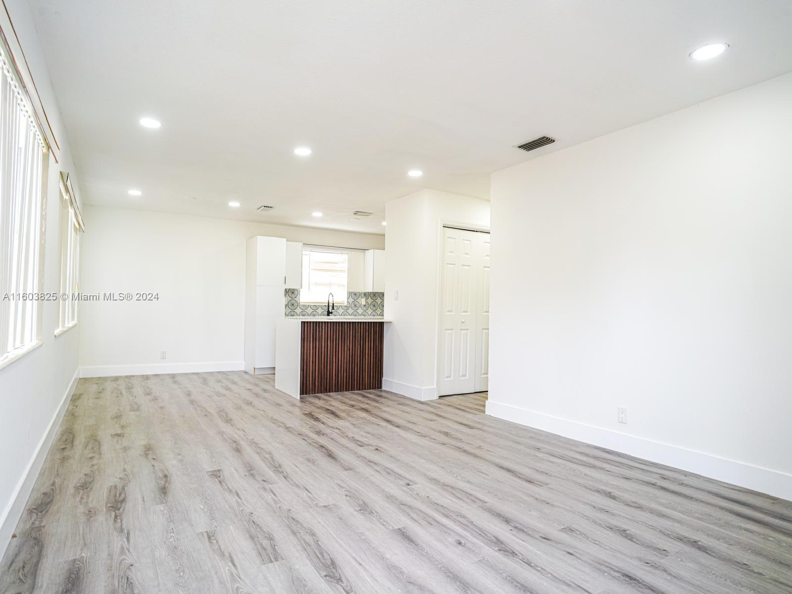 1658 West 10th Street Riviera Beach, FL 33404 - Photo 10 of 32 Gallery Image 10
