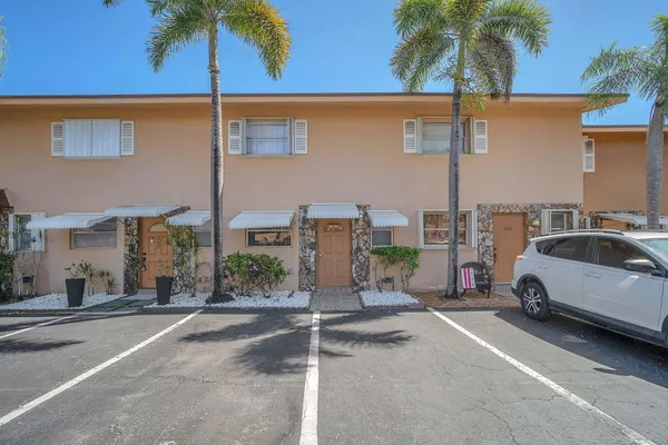 $375,000 | 450 Southeast 7th Street, Unit 261, Dania Beach, FL 33004