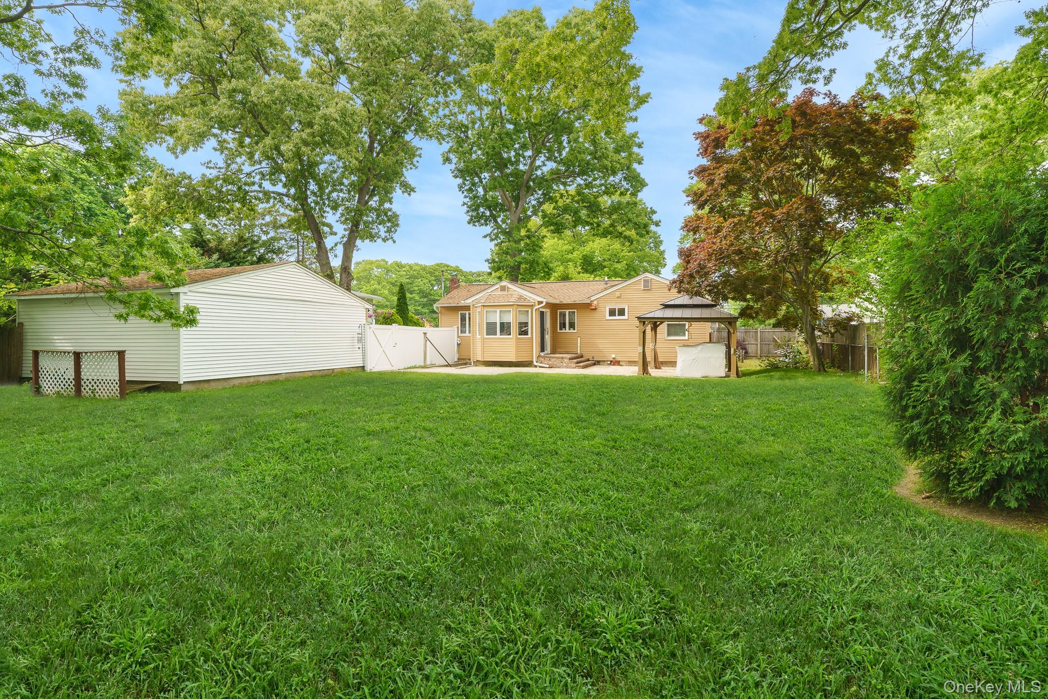20 Amherst Street Islip, NY 11751 - Photo 28 of 29