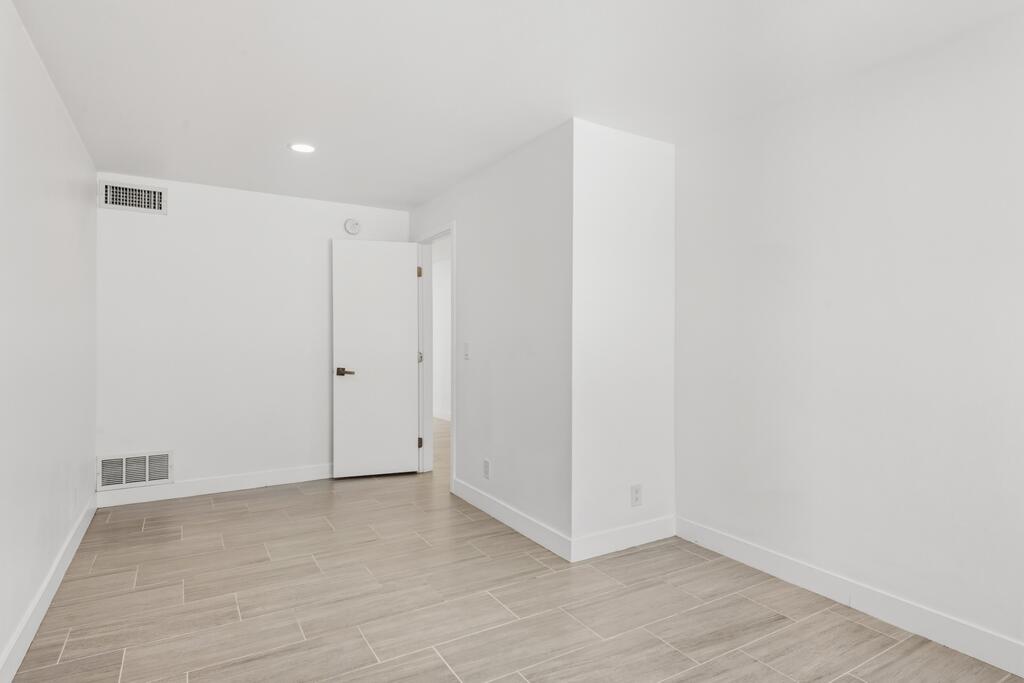 38855 Paradise Way Cathedral City, CA 92234 - Photo 32 of 67 a view of an empty room