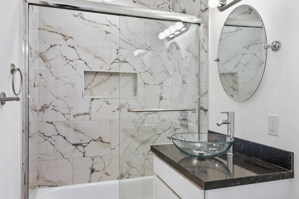 38855 Paradise Way Cathedral City, CA 92234 - Photo 33 of 67 a bathroom with a sink and mirror