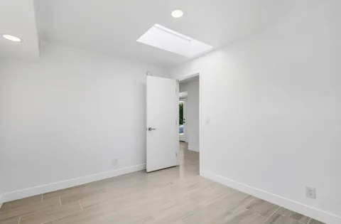 a view of a house with backyard and garden