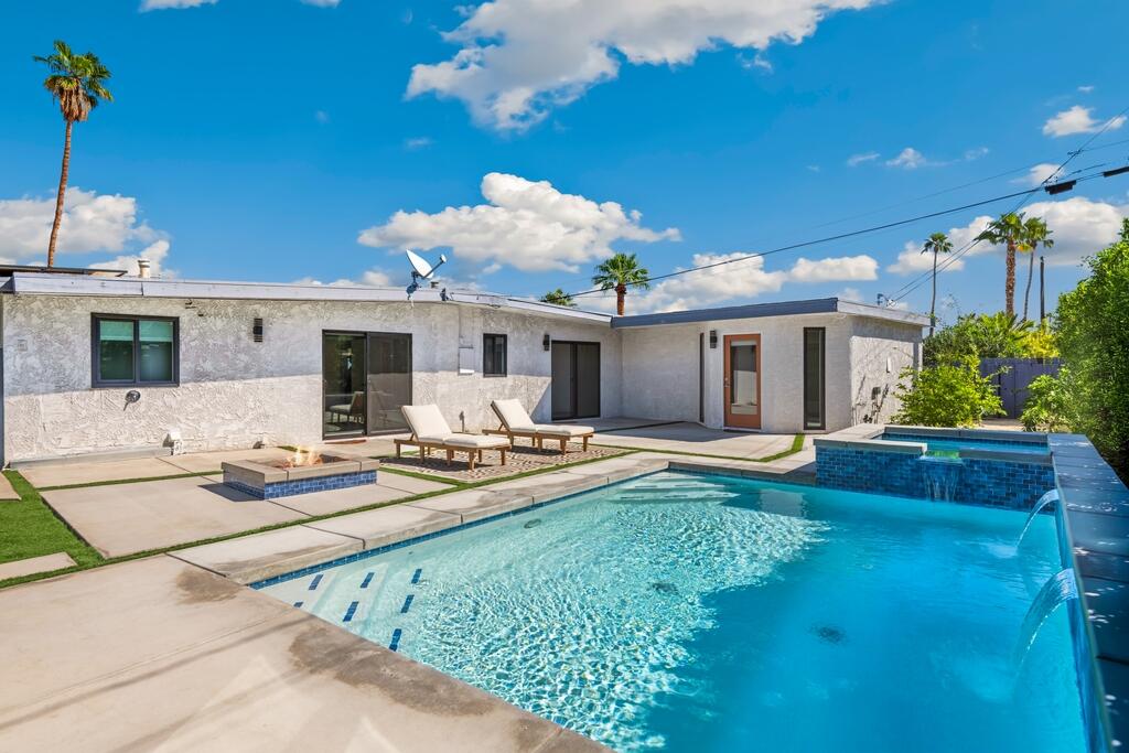 38855 Paradise Way Cathedral City, CA 92234 - Photo 48 of 67 a view of a house with backyard and sitting area