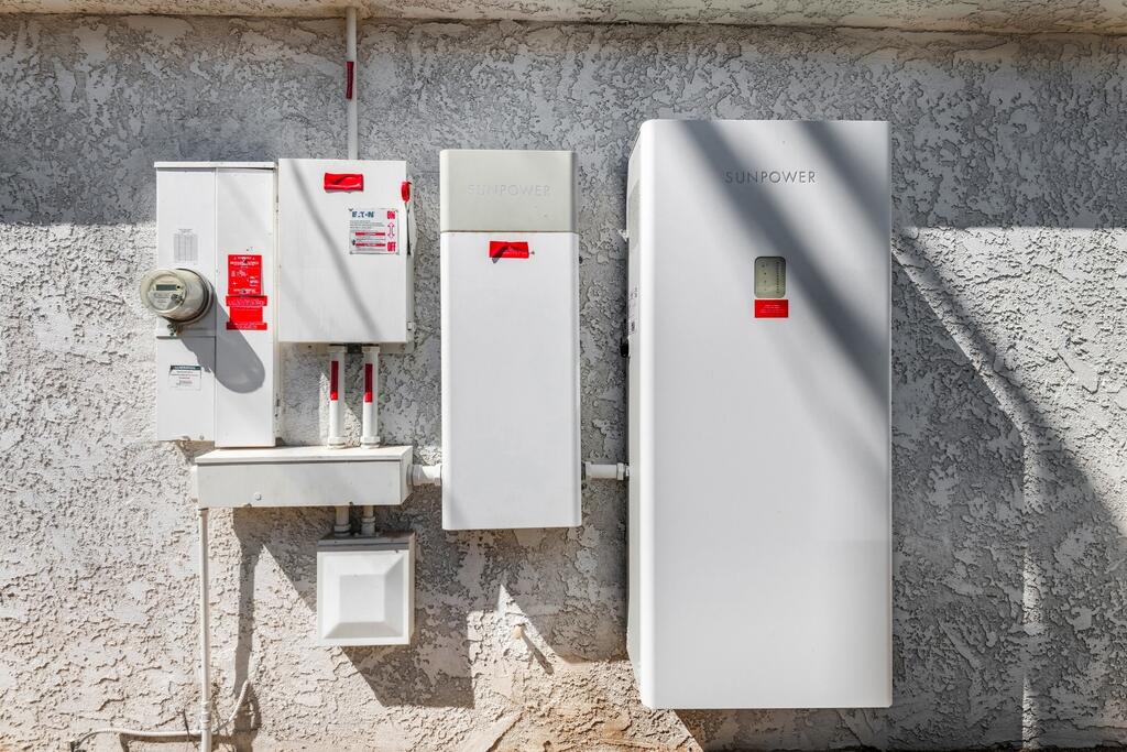 38855 Paradise Way Cathedral City, CA 92234 - Photo 55 of 67 a utility room with washer and dryer