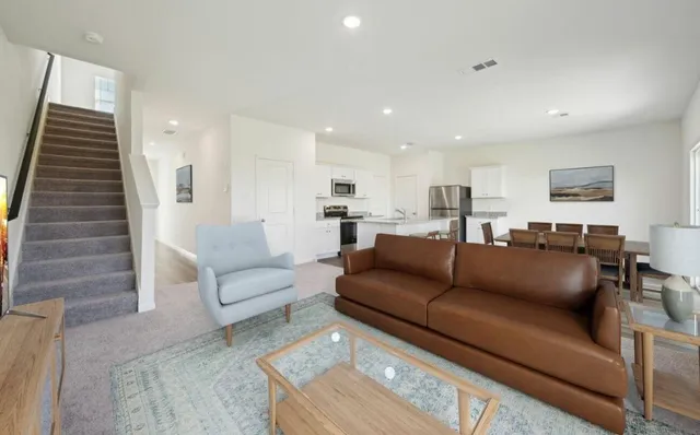 $2,300 | 10335 Vinca Minor Lane, Unit 10335, Houston, TX 77016