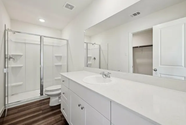 $2,300 | 10335 Vinca Minor Lane, Unit 10335, Houston, TX 77016