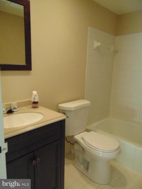 10026 Stedwick Road, Unit 304 Gaithersburg, MD 20886 - Photo 3 of 14 Bath