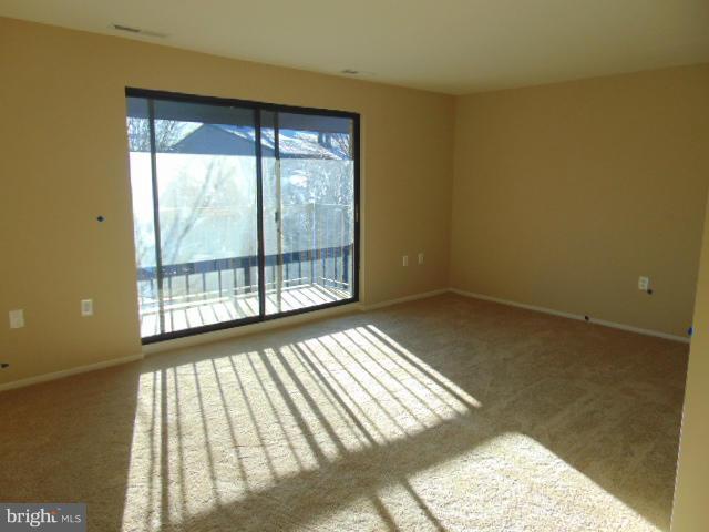 10026 Stedwick Road, Unit 304 Gaithersburg, MD 20886 - Photo 4 of 14 Living Room