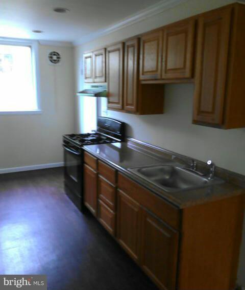 4832 Midline Road Baltimore, MD 21206 - Photo 3 of 7 Kitchen