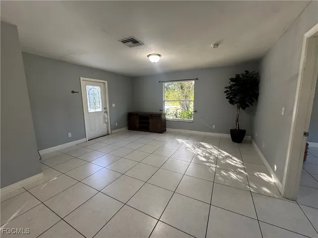 a close up view of a washer and dryer