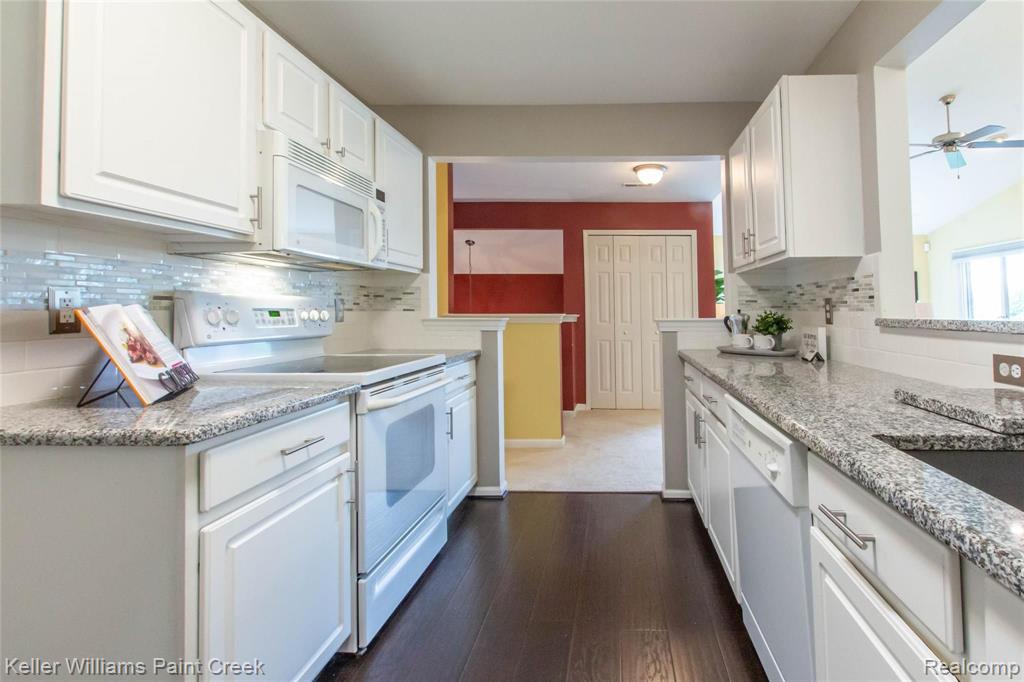 1934 Flagstone Circle Rochester, MI 48307 - Photo 20 of 36