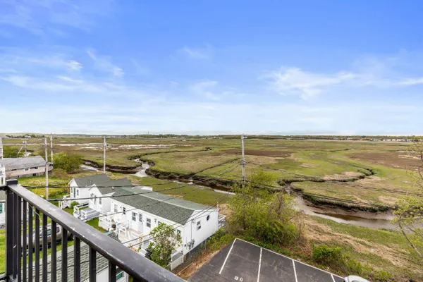 $665,000 | 407 Ocean Boulevard, Unit B11, Hampton, NH 03842