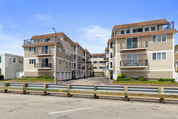 $665,000 | 407 Ocean Boulevard, Unit B11, Hampton, NH 03842