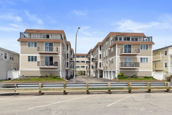 $665,000 | 407 Ocean Boulevard, Unit B11, Hampton, NH 03842