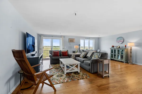 $665,000 | 407 Ocean Boulevard, Unit B11, Hampton, NH 03842