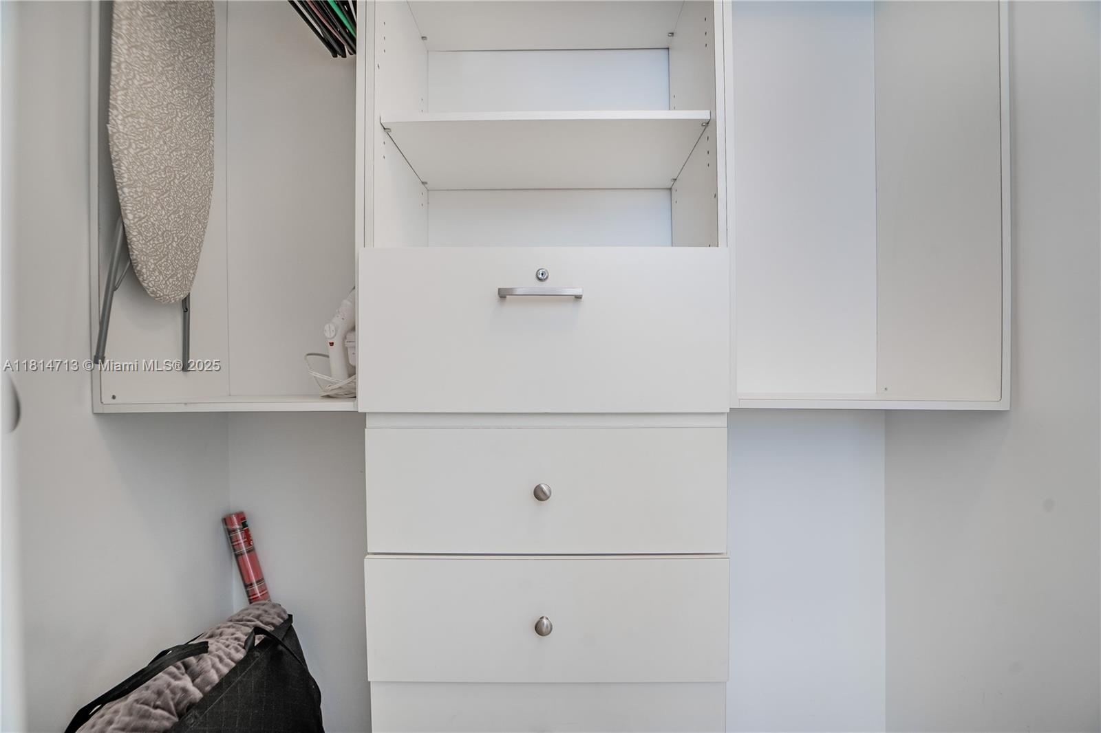 31 Southeast 6th Street, Unit 2205 Miami, FL 33131 - Photo 11 of 25 a view of small space