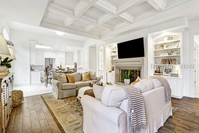 $2,295,000 | 15 Hawthorne Road, Bluffton, SC 29910