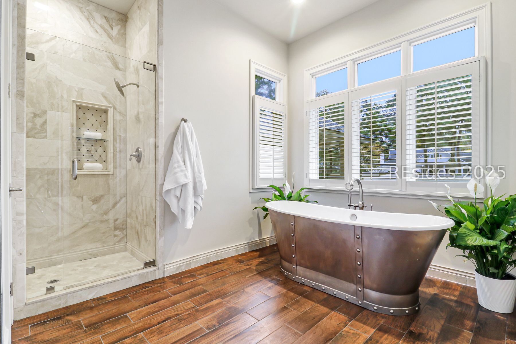 15 Hawthorne Road Bluffton, SC 29910 - Photo 49 of 95 Primary Bedroom Bathroom