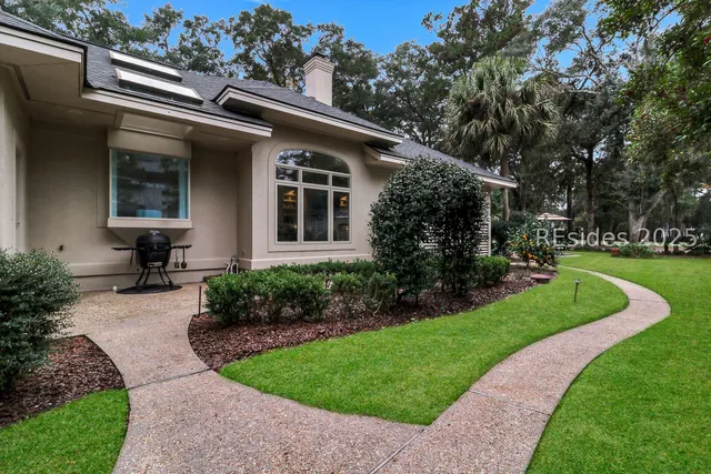 $2,295,000 | 15 Hawthorne Road, Bluffton, SC 29910