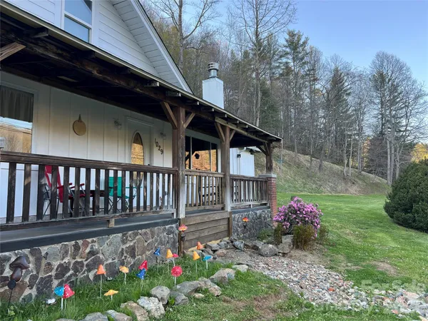 $347,500 | 1029 Jacks Creek Road, Burnsville, NC 28714