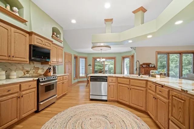 $899,900 | 4538 Church Drive, West Bend, WI 53095