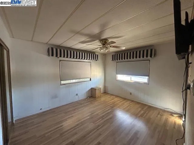 a view of an empty room with a kitchen