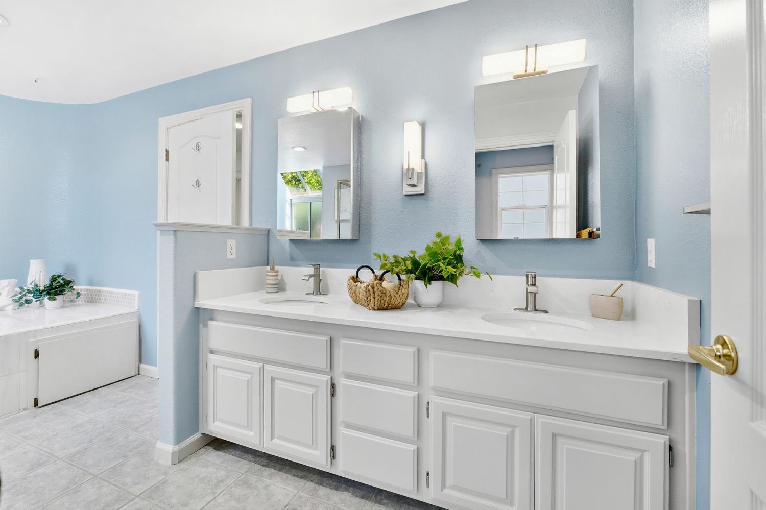 3723 Modoc Place Davis, CA 95618 - Photo 14 of 27 Primary bathroom