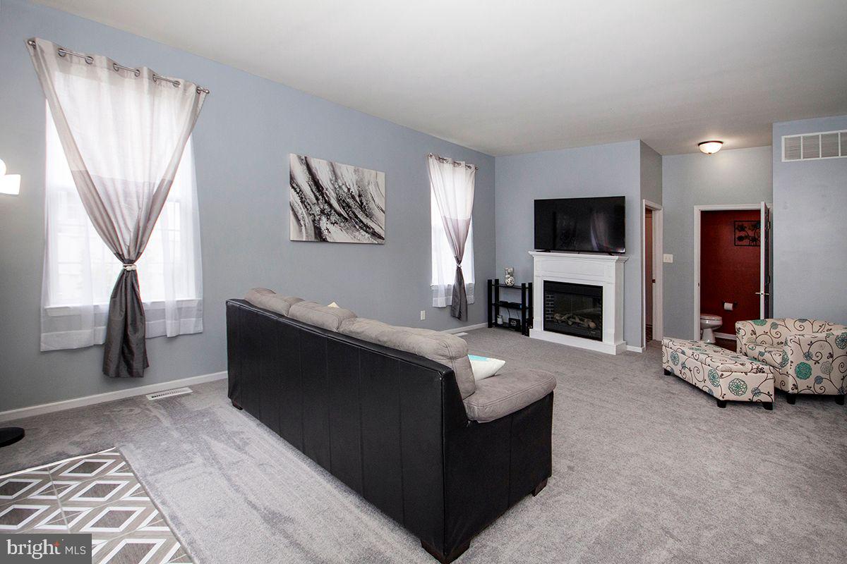 64 Cedar Grove Drive Sicklerville, NJ 08081 - Photo 16 of 39 Family Room: Stepdown, Off Kitchen