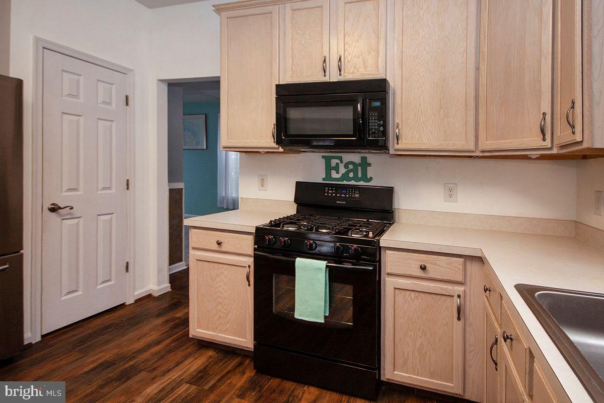 64 Cedar Grove Drive Sicklerville, NJ 08081 - Photo 5 of 39 Kitchen: Full Appliance Package