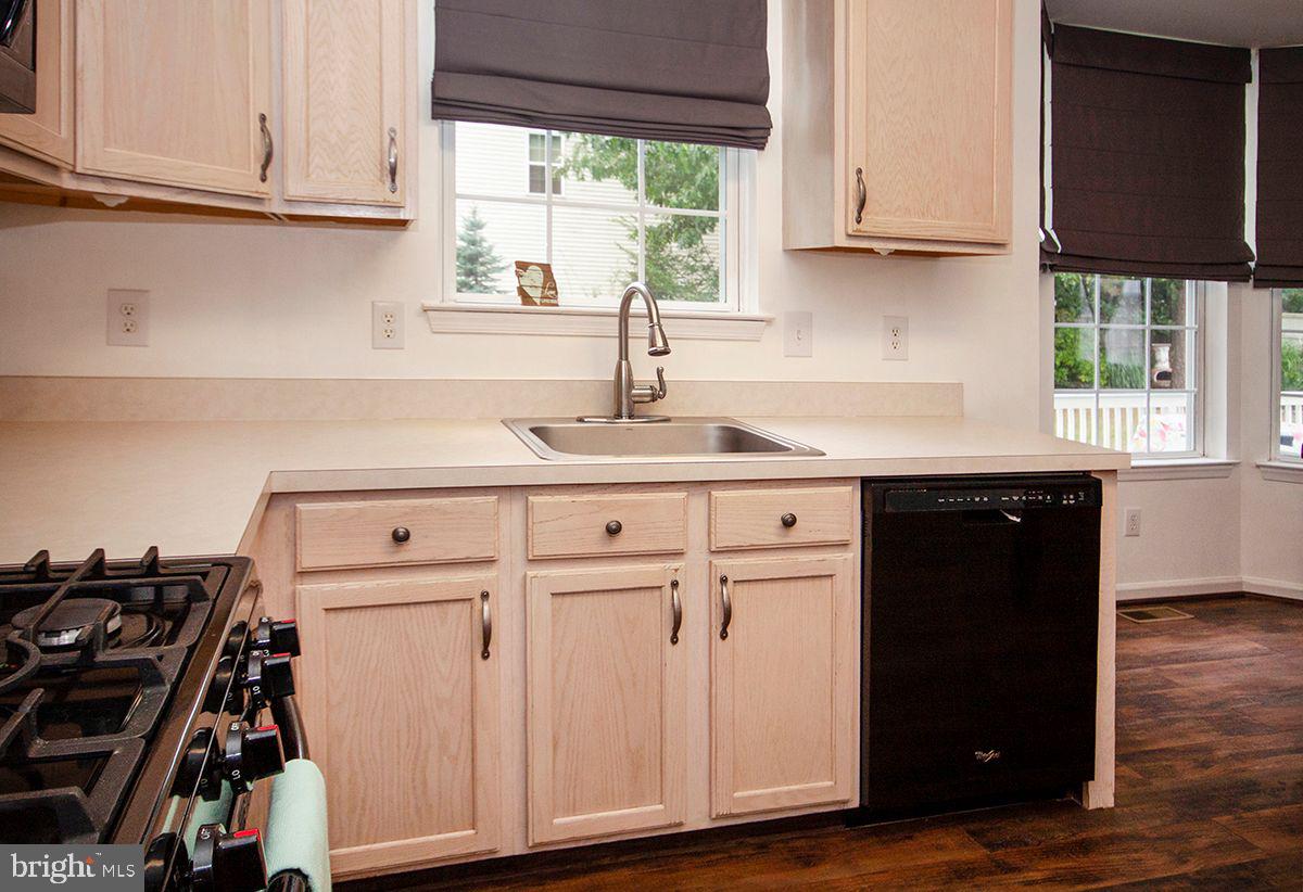 64 Cedar Grove Drive Sicklerville, NJ 08081 - Photo 6 of 39 Kitchen: Full Appliance Package