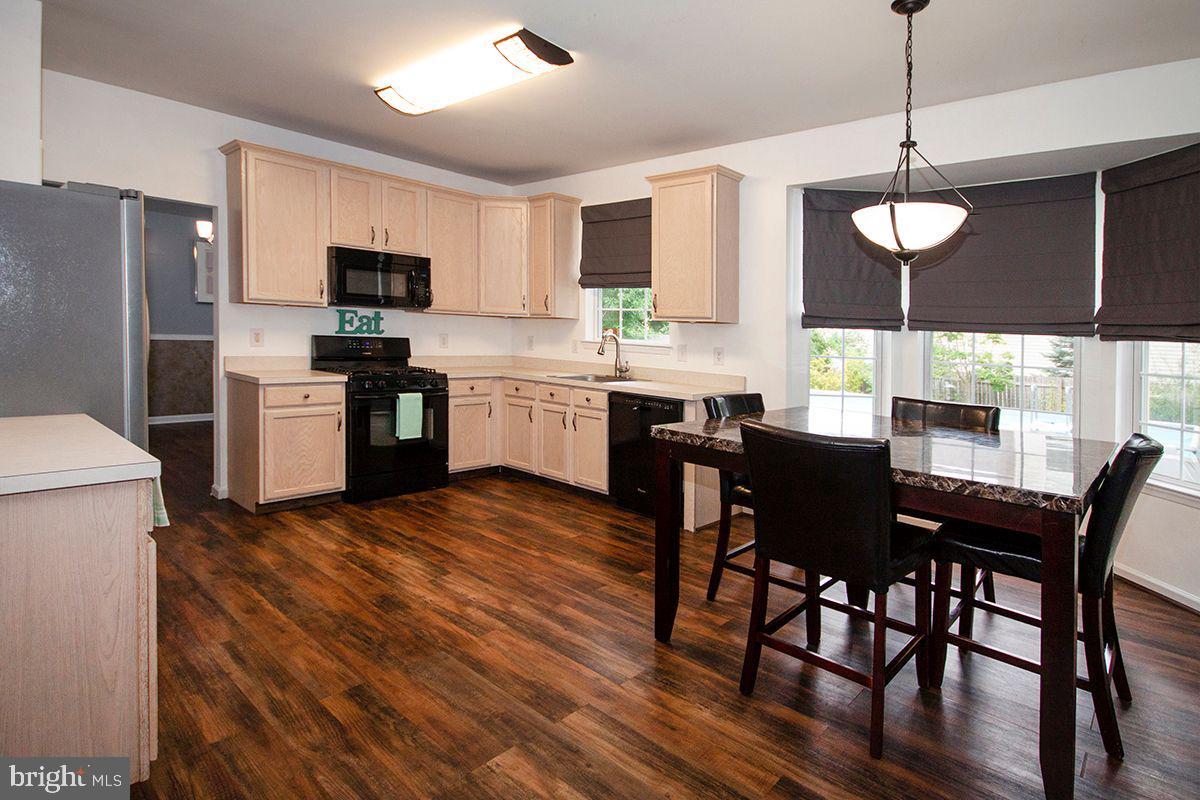 64 Cedar Grove Drive Sicklerville, NJ 08081 - Photo 8 of 39 Kitchen: Bump Out