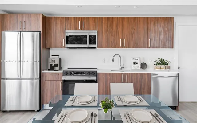 $2,375 | 3830 Northwest 11th Street, Unit STUDIO, Miami, FL 33126