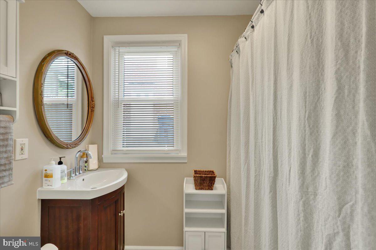 307 Summit Avenue Reading, PA 19607 - Photo 20 of 25 Bright and inviting bathroom retreat.