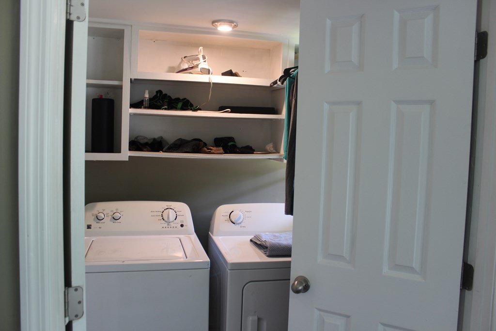 3710 Winkfield Place Columbus, GA 31909 - Photo 42 of 98 a utility room with dryer and washer