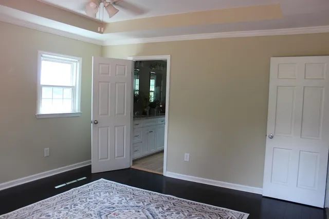 a sign that is sitting on a brick wall