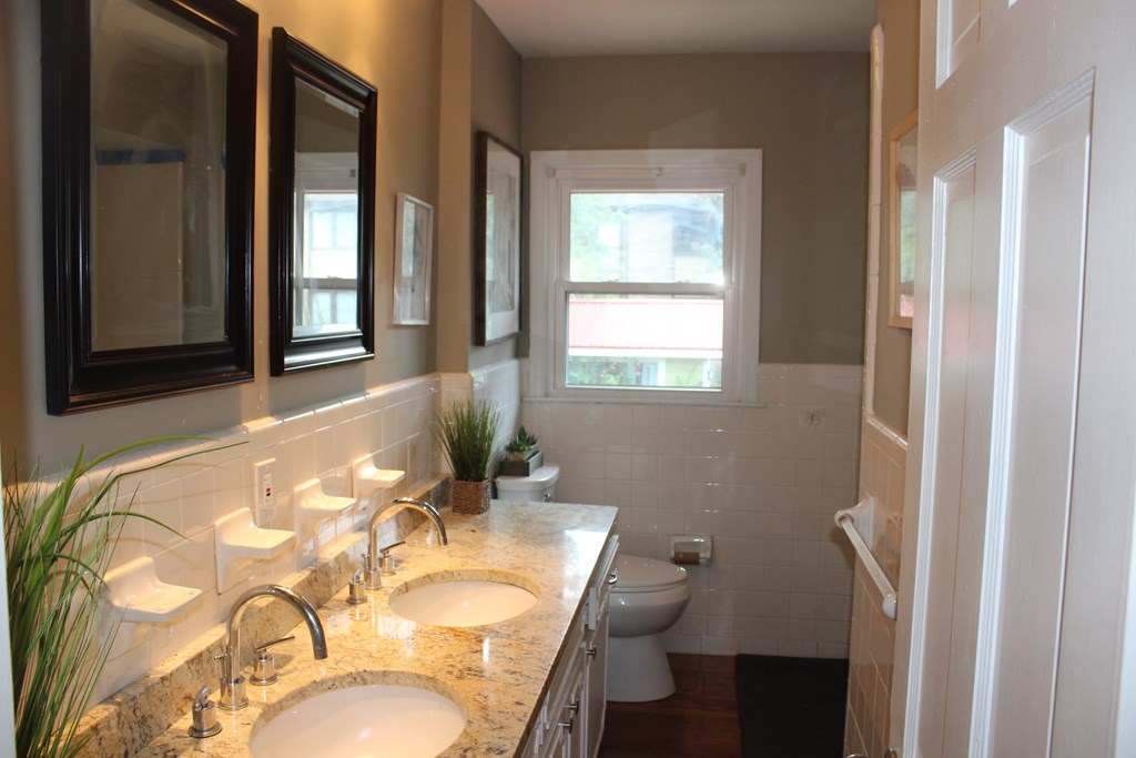 3710 Winkfield Place Columbus, GA 31909 - Photo 61 of 98 a bathroom with a tub sink and mirror