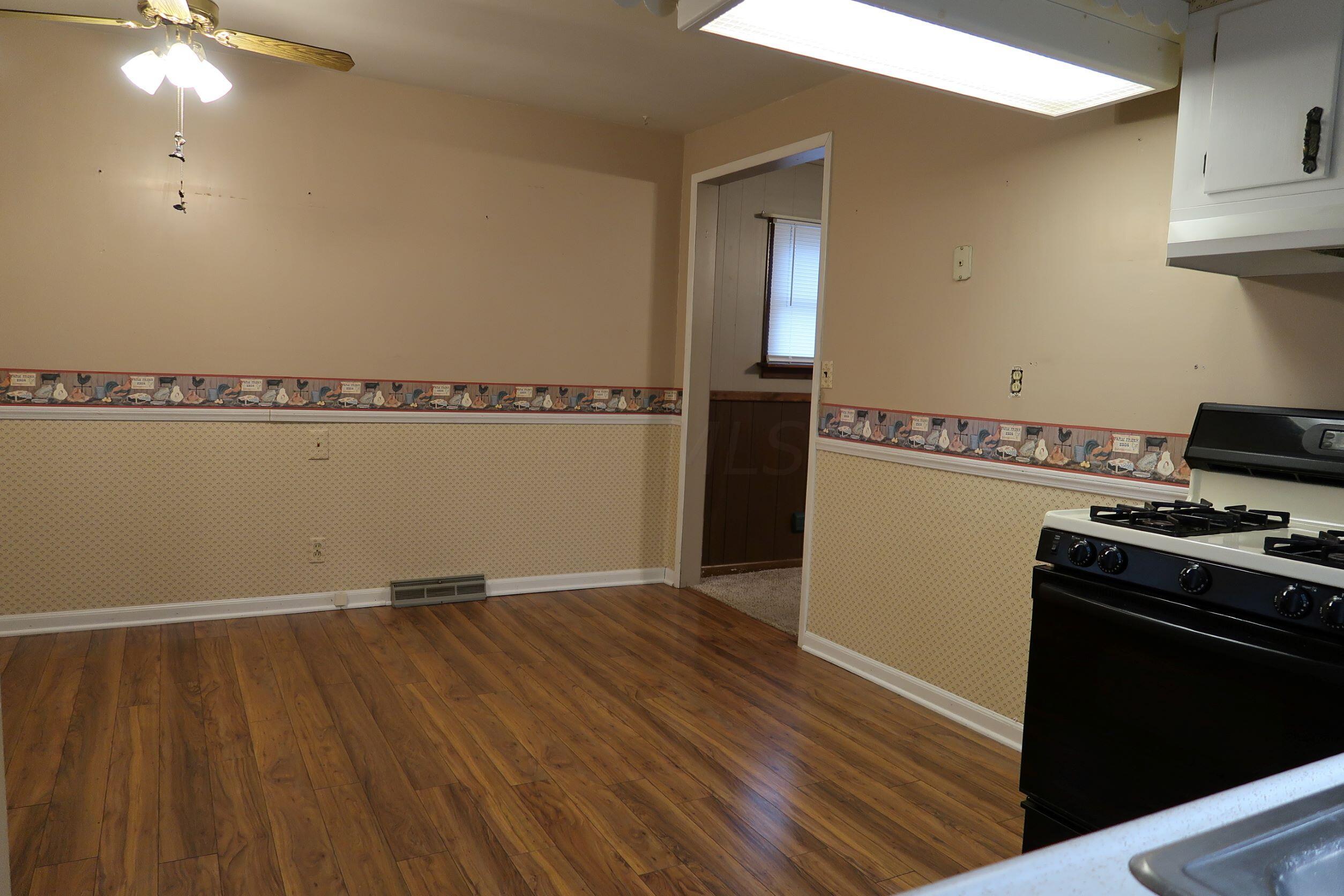 145 Fieldpoint Road Heath, OH 43056 - Photo 11 of 29 3-3 Kitchen