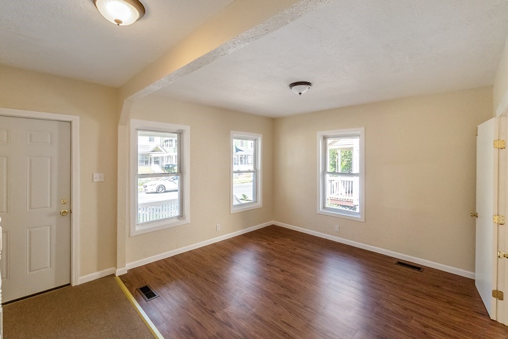 45 Andrew Street Springfield, MA 01109 - Photo 6 of 27 Gallery Image 6
