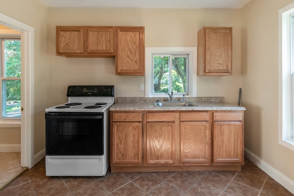 45 Andrew Street Springfield, MA 01109 - Photo 9 of 27 Gallery Image 9